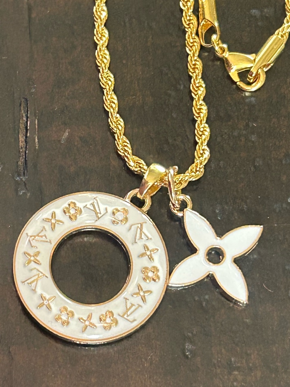 Authentic Louis Vuitton Star Blossom M Star Necklace - Picture 4 of 6